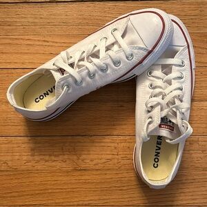 White converse sneakers, all stars, size 6, men’s or size 8 women’s, NWOT